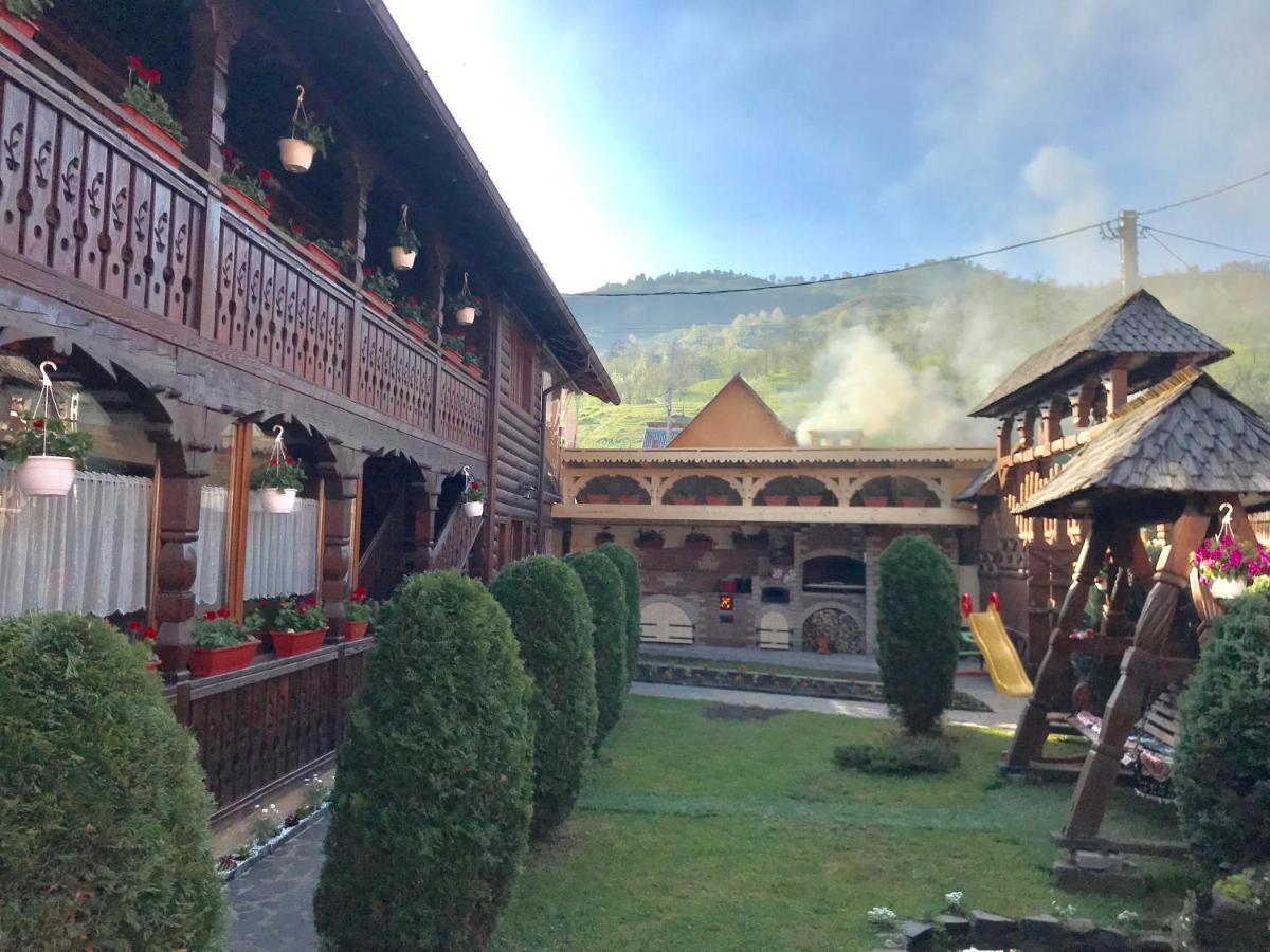 Pensiunea Cretuca Botiza Bagian luar foto